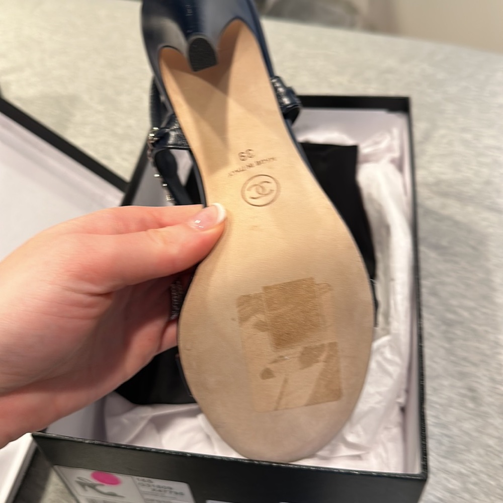 Chanel new heels navy chain 39 - Picture 9 of 15